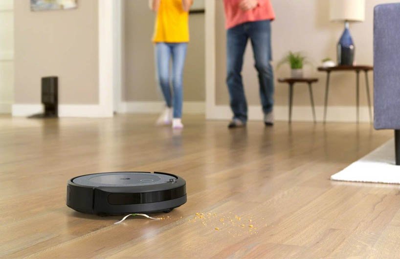 So sánh máy hút bụi cầm tay Dyson với robot hút bụi Roomba