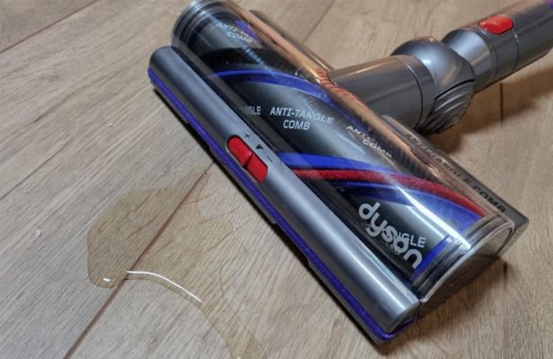 máy hút bụi Dyson hút phải nước